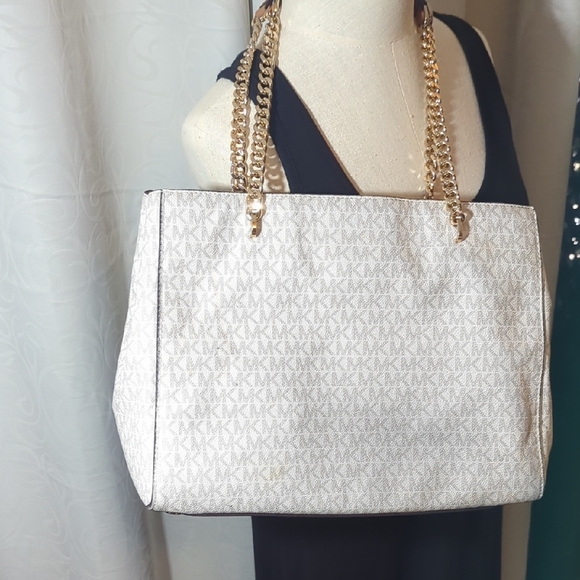 Michael Kors White Monogram Shoulder Bag - Picture 4 of 9